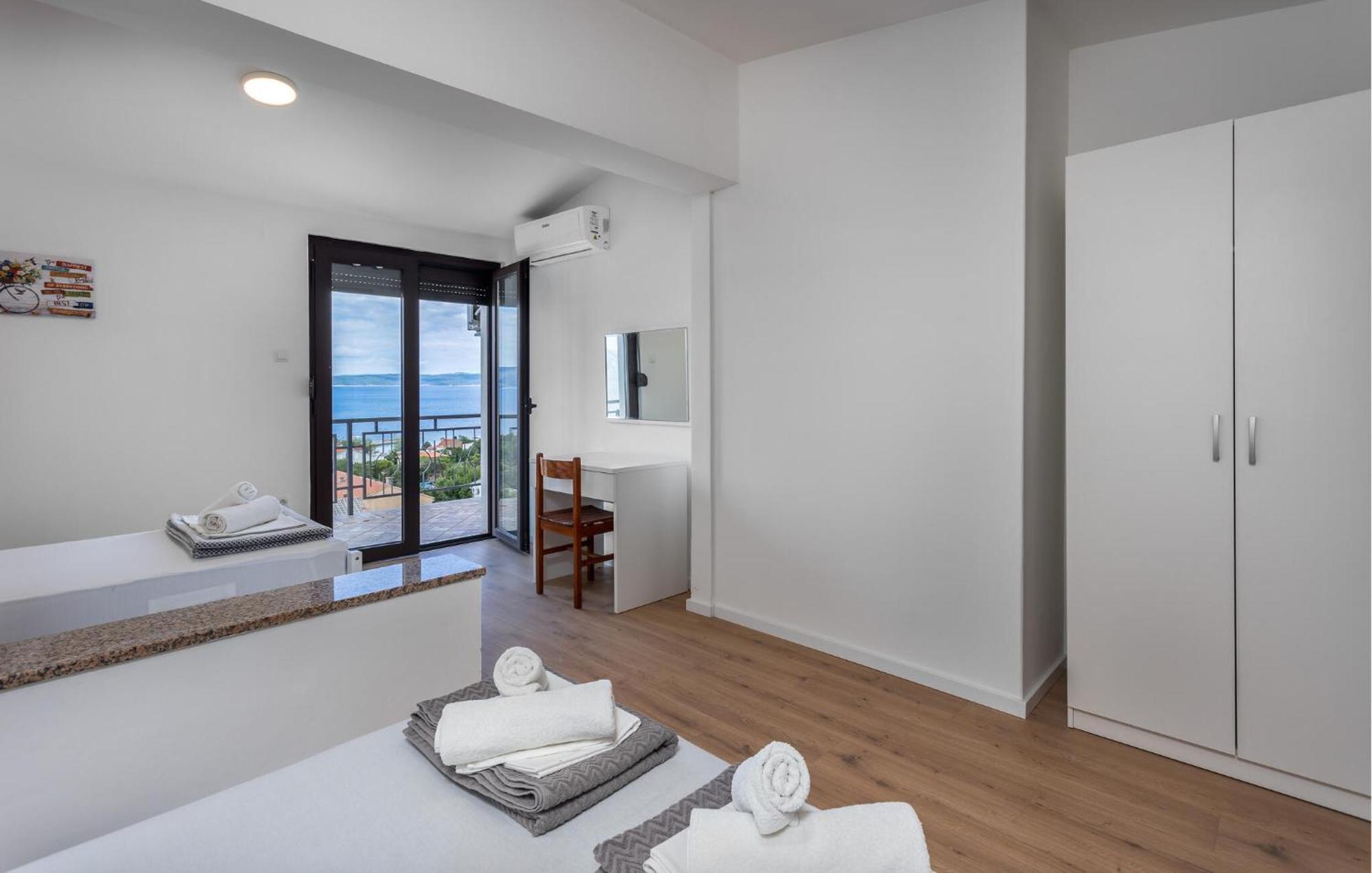 Cozy Apartment In Novi Vinodolski With Kitchen 外观 照片