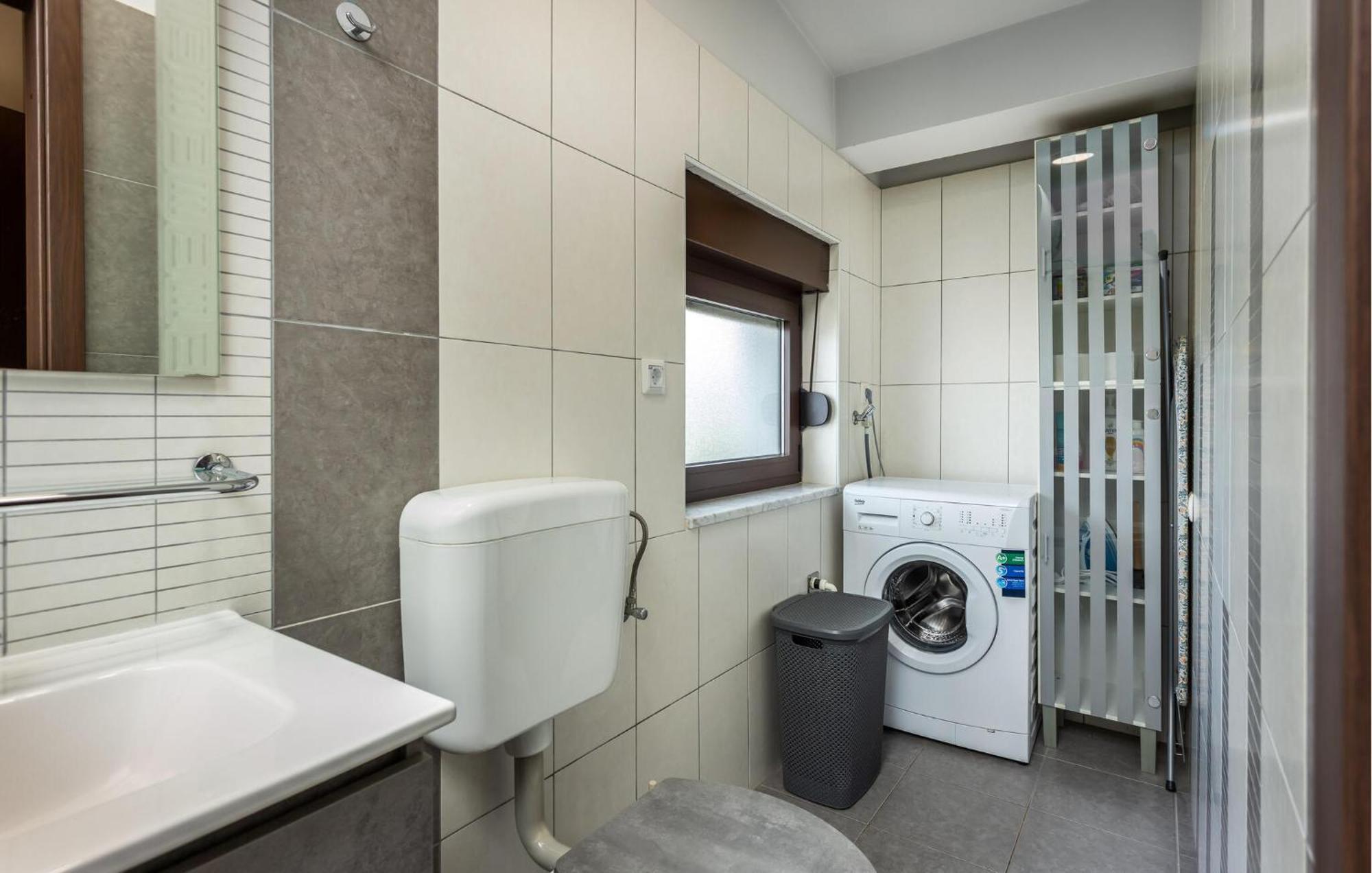 Cozy Apartment In Novi Vinodolski With Kitchen 外观 照片